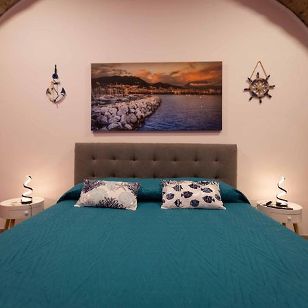 Stay In The Heart Of Salerno - Near The Duomo "La Finestra Sul Borgo" Exterior foto